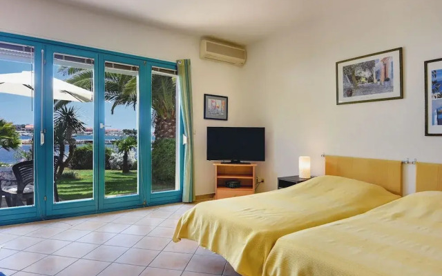 Airconditioned Studio Apartment With Seaview