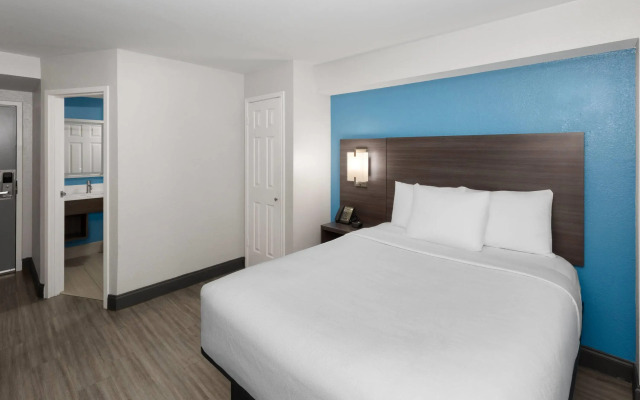 La Quinta Inn & Suites by Wyndham Houston Stafford Sugarland