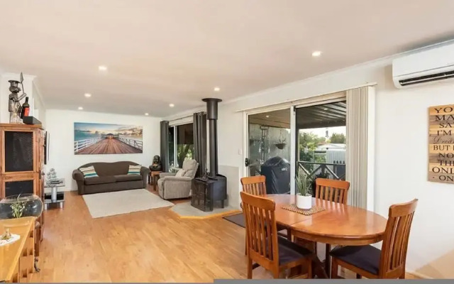 Milang Lakefront Retreat