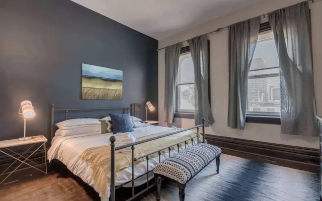 Casa Queen East Jaw Dropping 3BR Suite