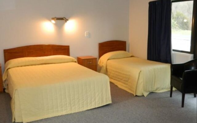 Oasis Motel & Holiday Park