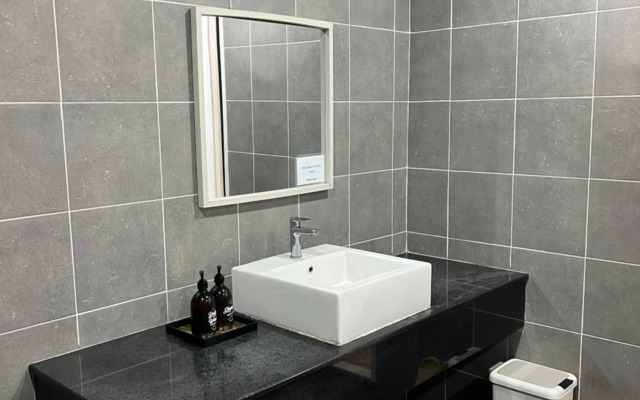 4 bedrooms (private bathroom) Perdana Hill Villa