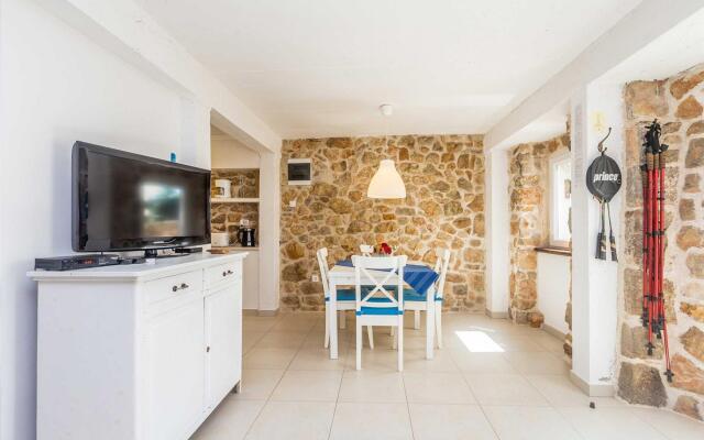 Holiday House Lara 04401