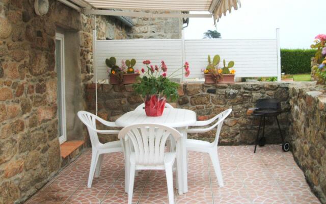 Holiday Home in Beautiful Breton Estate, Lanmodez