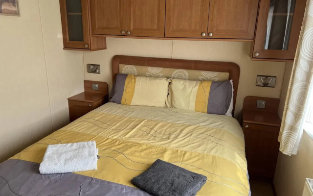 2 Bedroom Caravan at Heacham Beach With Decking