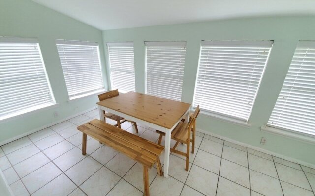 The Summer House - Upper