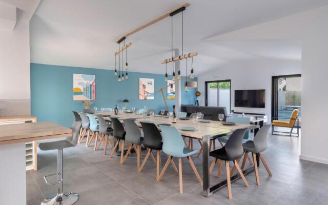 Maison moderne avec piscine et jacuzzi pour 15 personnes !
