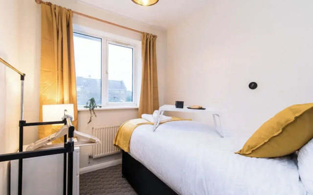 Spacious 3-bedroom Apartment w/ Private Garden