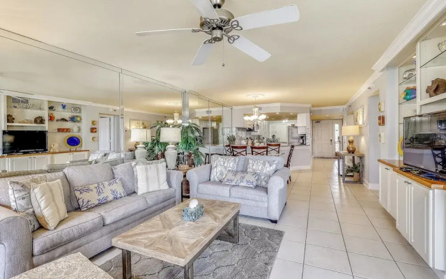 Inlet Reef 310 2 Bedroom Condo by RedAwning