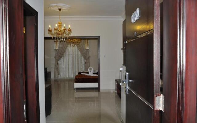 Al Bustan Crown Hotel 2