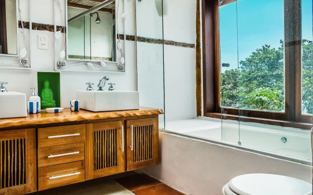 Casa de luxo com piscina e natureza em Ilhabela