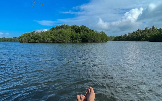3-bedroom Lakeside Villa With Pool in Ahangama