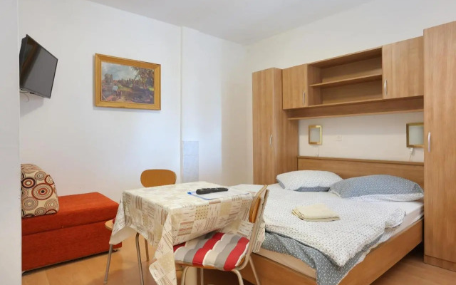 Apartments with a parking space Tucepi, Makarska - 2676
