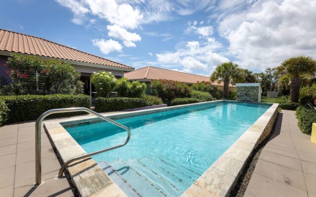Charming 2BR Apt With Tropical Garden Pool