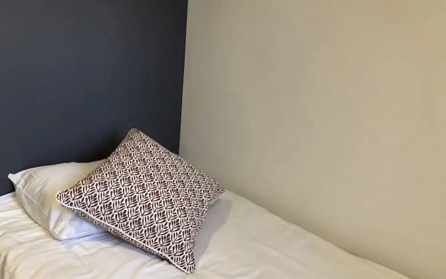 Henry's Apartment- Executive 717