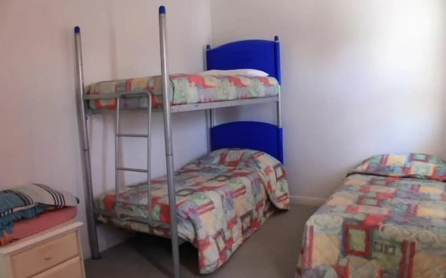 Tin Can Bay Budget Accommodation - Hostel