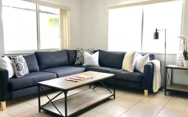 Tropical Peacock Villa with big backyard