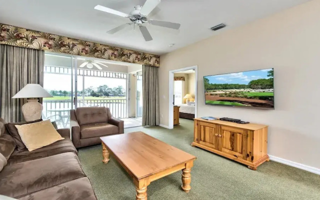 Solterra Vacation Rental: Luxury 3-BR Condo with Lake & Golf Views. Access to Luxury Pool, Hot Tub, and Golf Courses at Lely Resort. Close to Naples Beaches, 5th Avenue S, and Marco Island