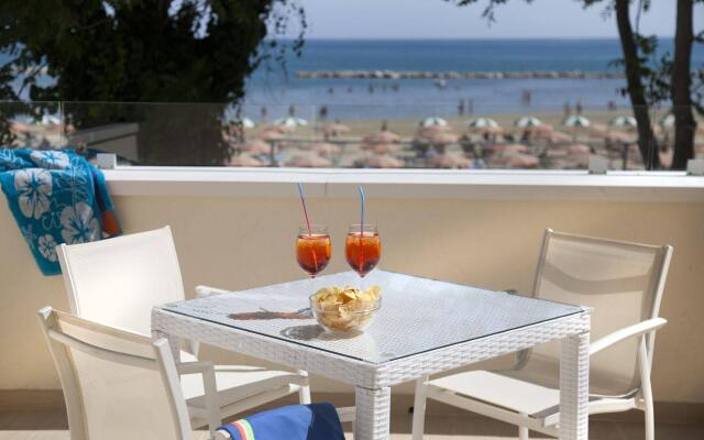 Marina Beach Suite Hotel