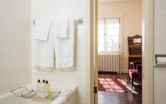 5bd Historic Pink House