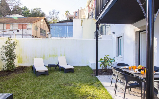 JOIVY Stunning 2BR Apt w/garden, by the Avenida subway & Botanical Garden of Lisbon