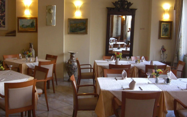 Hotel Peristil