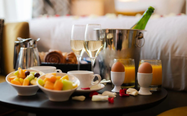 Ambassade Hotel