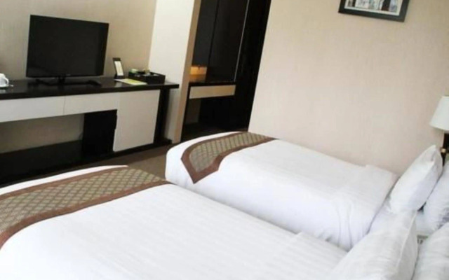 Avenue 64 Hotel