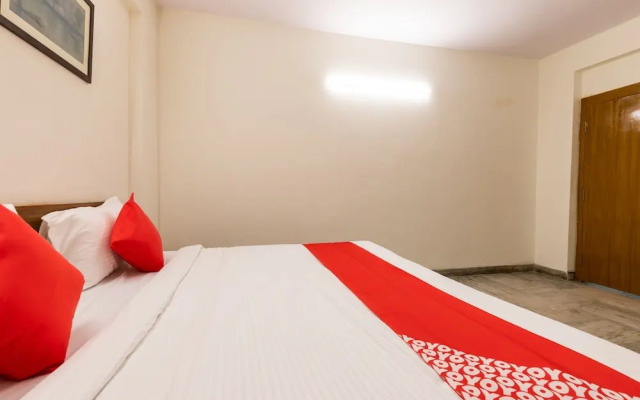 OYO 28360 Hotel Rajdeep