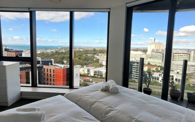 Sunny, Spacious And Magnificent Sea Views!