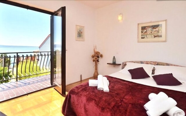 Nice and sea view apartment in Podstrana