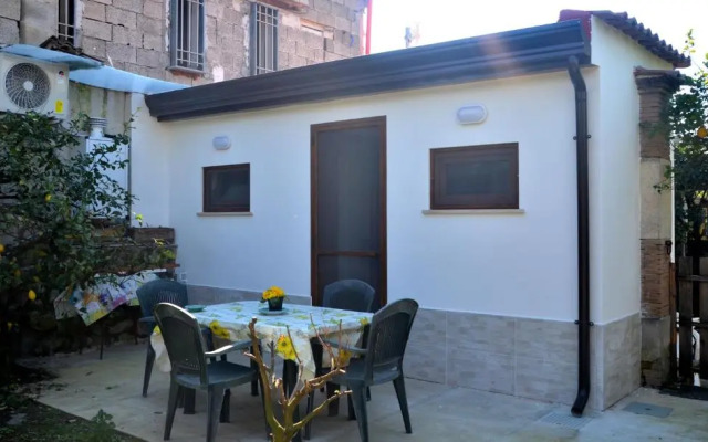 Dog House From Pompei-Amalfi