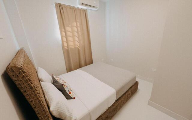 Luxurious Beachside 3-Br Apt