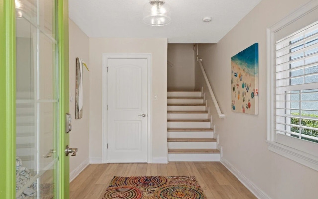 Splash Of Lime 3 Bedroom Home by RedAwning