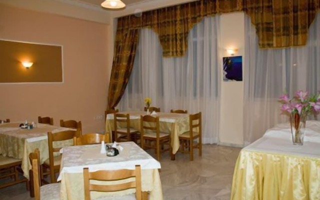 Alexiou Hotel