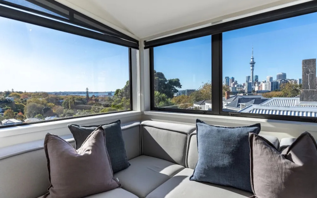 High-end 3BR House - Skytower View – Balcony – Auckland