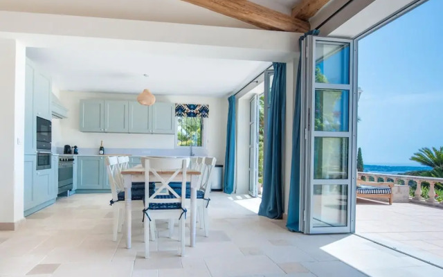 Villa Near Cannes With Pool and Views