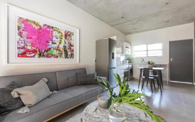 Trendy Melrose Apartment
