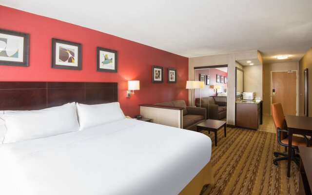 Holiday Inn Express & Suites Wauseon by IHG