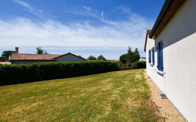 Cozy Villa With Swimming Pool In Les Forges