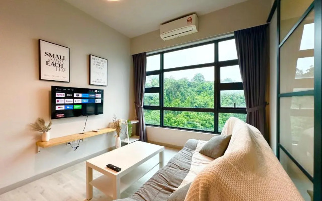 Sunset Seaview Vacation Condos @ Jesselton Quay