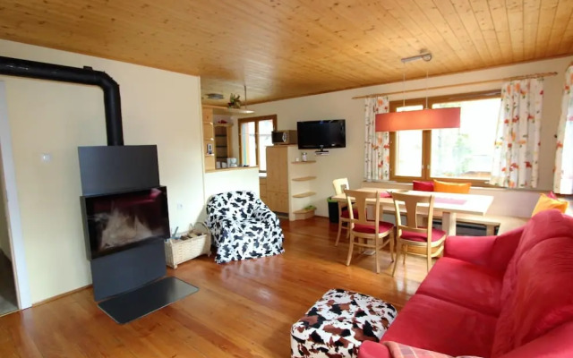 Sunlit Cabin with Hot Tub in Turracherhohe