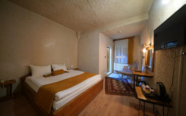 Elite Cave Suites
