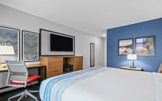 AmericInn by Wyndham International Falls