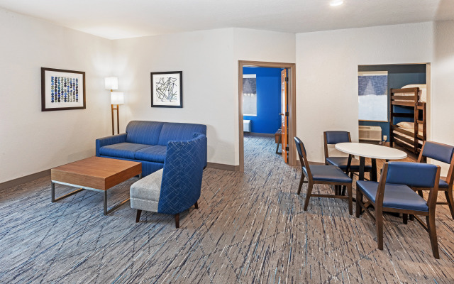 Holiday Inn Express & Suites Tulsa S Broken Arrow Hwy 51 by IHG