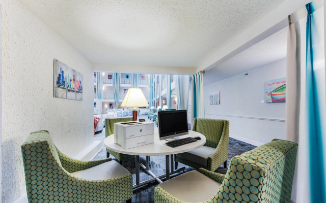 The Blu Hotel Blue Ash Cincinnati, an Ascend Collection Hotel