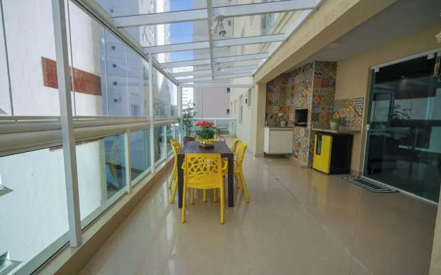 Apto pet Friendly c Churrasqueira a 100m da Praia