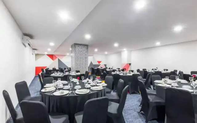 Royal Bay Hotel Makassar