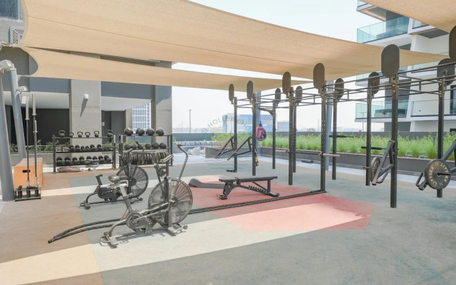 Urban Skyline City Comfort Studio