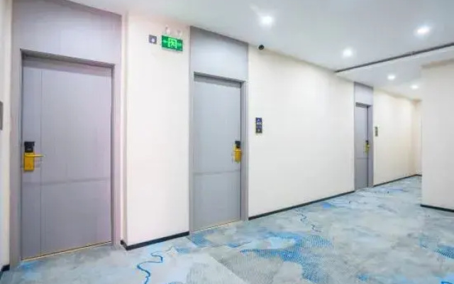 Heyuan Holiday Business Hotel